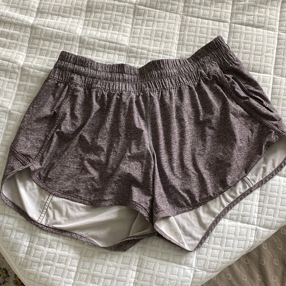 Lululemon shorts size 12 - Picture 1 of 4